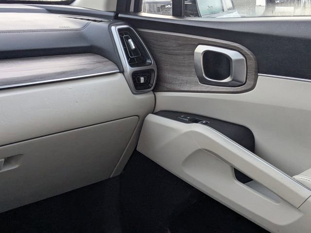 Used 2022 Kia Sorento EX image 16
