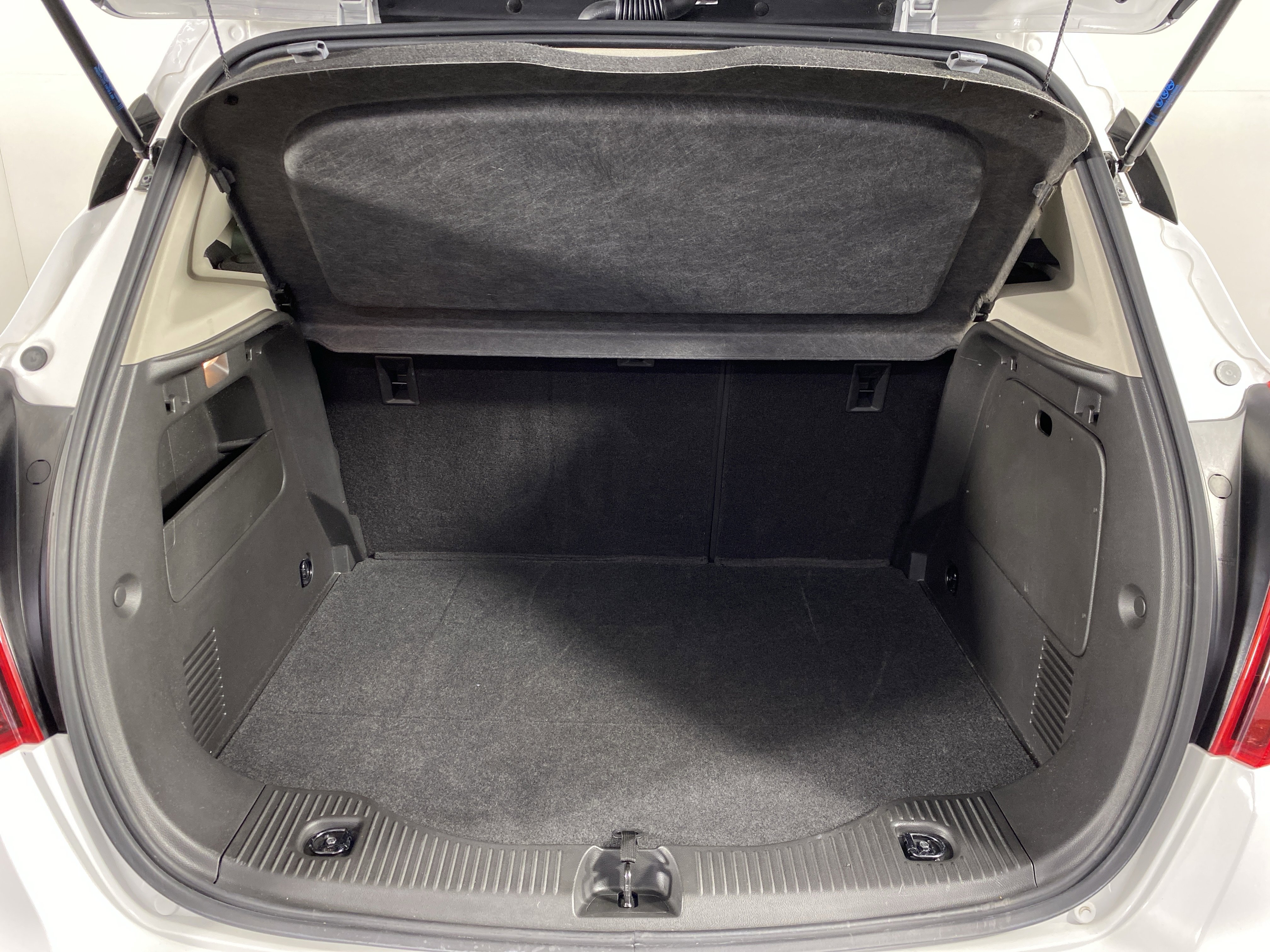 Used 2018 Buick Encore Preferred image 32