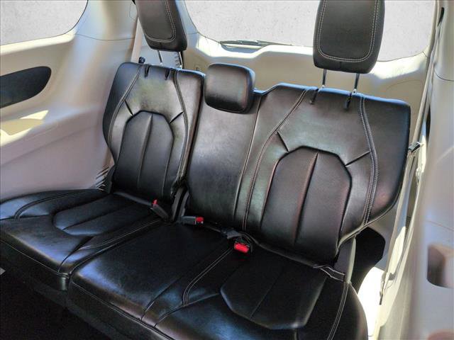 Used 2024 Chrysler Pacifica Touring-L image 19