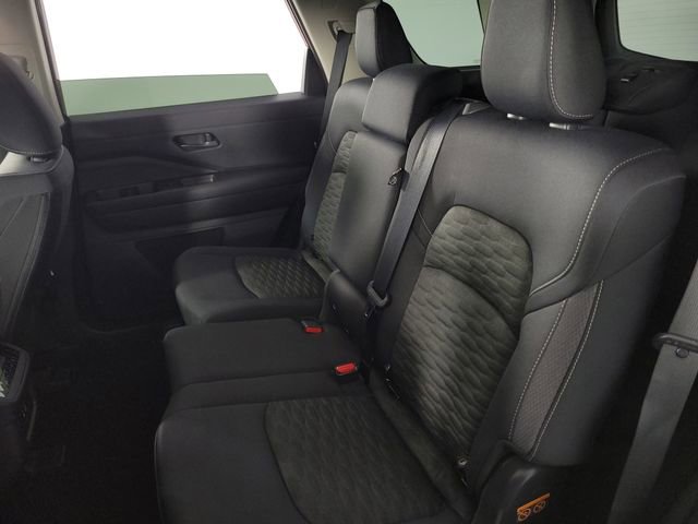 Used 2023 Nissan Pathfinder SV image 19