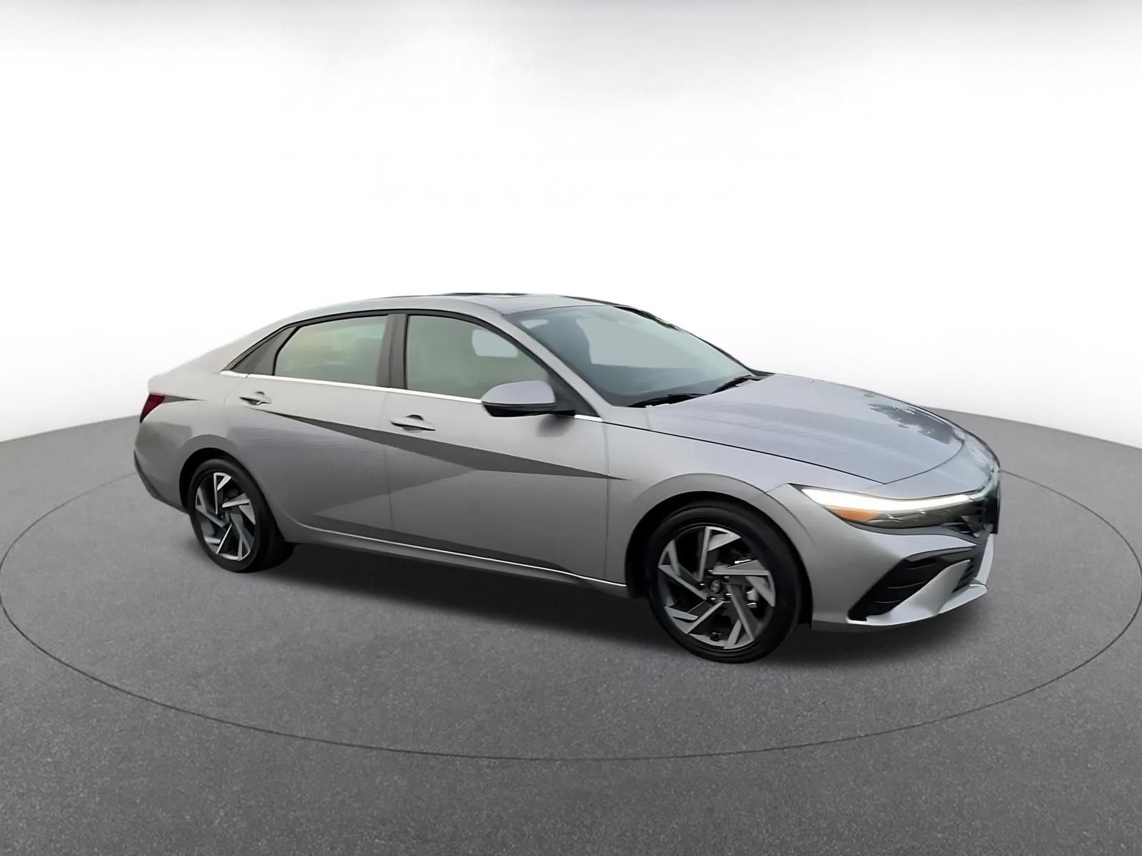 Used 2025 Hyundai Elantra Limited image 2