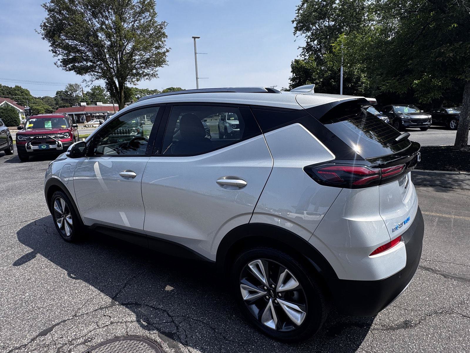 Used 2022 Chevrolet Bolt EUV LT w/ Convenience Package FWD image 5