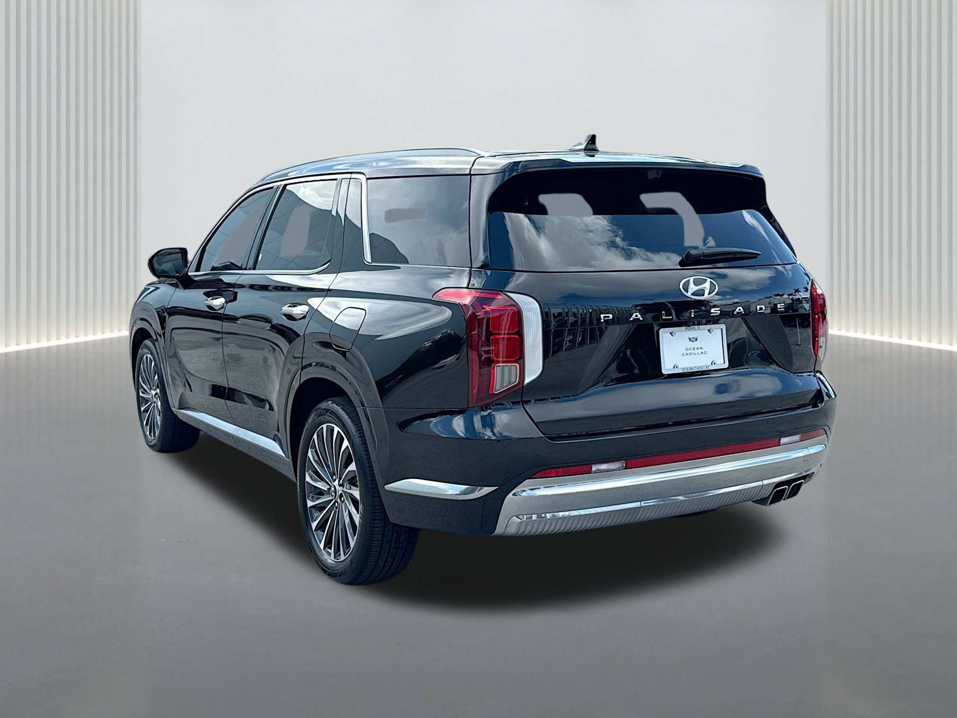 Used 2025 Hyundai Palisade Calligraphy FWD image 3