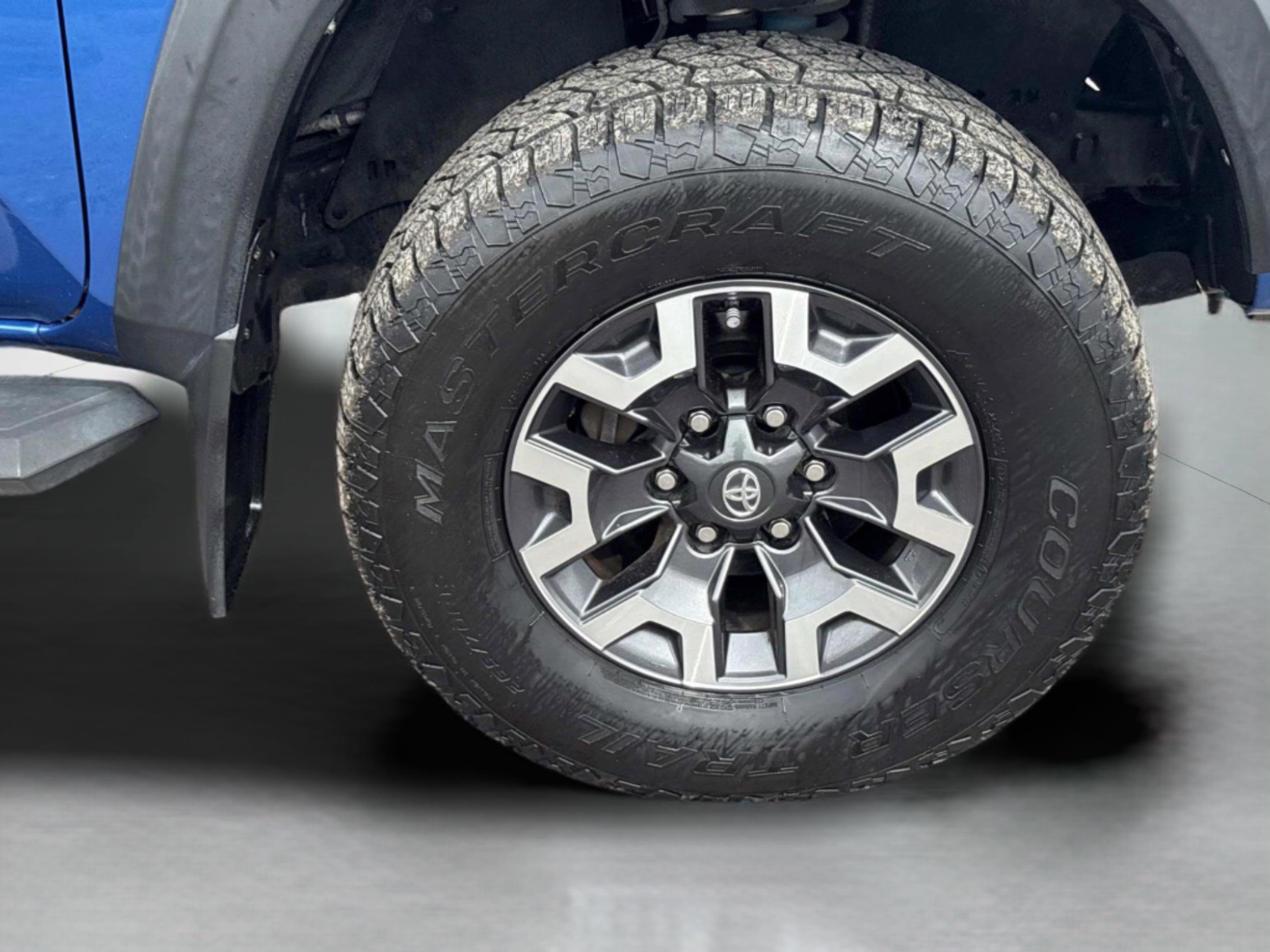 Used 2018 Toyota Tacoma TRD Off-Road image 9