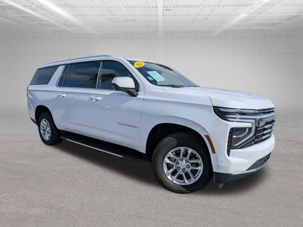 Used 2025 Chevrolet Suburban LT AWD/4WD image 3
