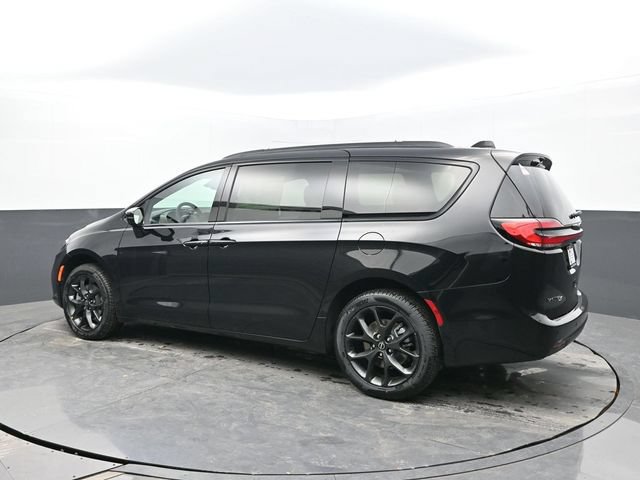 New 2026 Chrysler Pacifica Select w/ S Appearance Package AWD/4WD image 3
