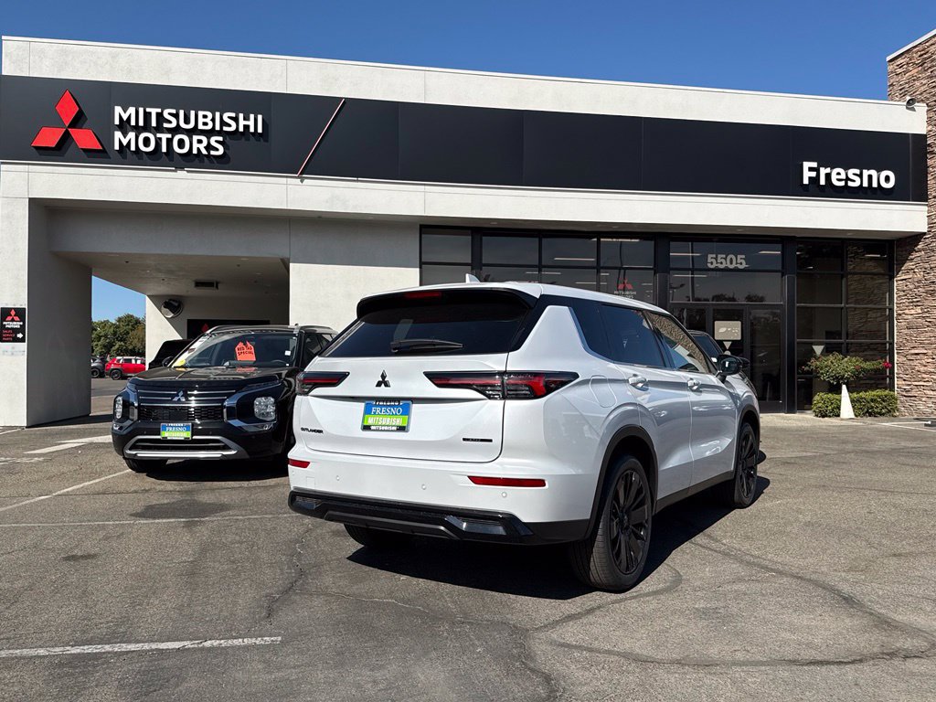 New 2026 Mitsubishi Outlander LE FWD image 8