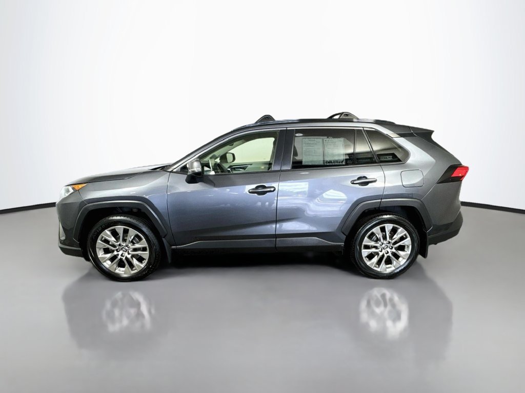 Used 2019 Toyota RAV4 XLE Premium w/ Cold Weather Package AWD/4WD image 5