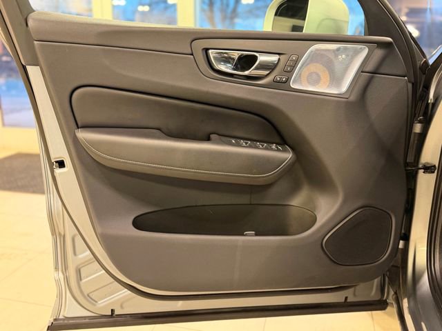 Used 2018 Volvo XC60 T6 R-Design w/ Convenience Package AWD/4WD image 18
