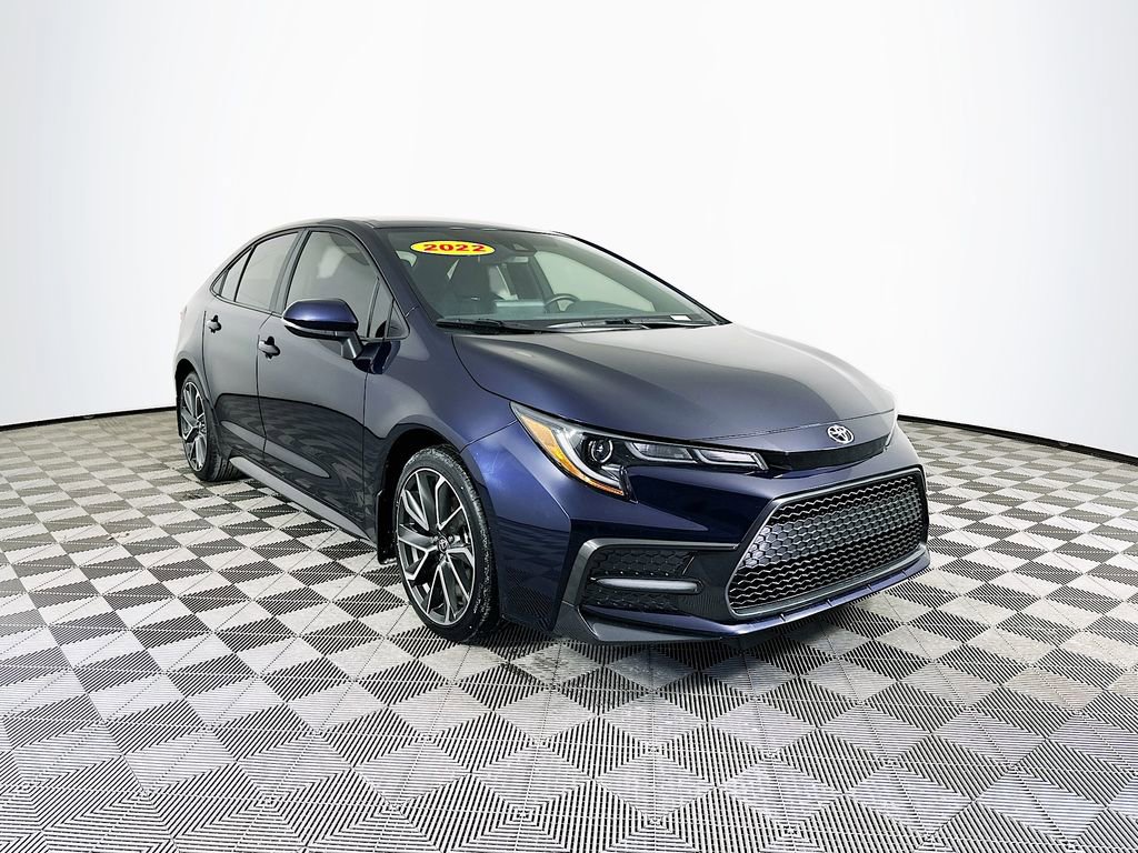 Used 2022 Toyota Corolla SE image 3