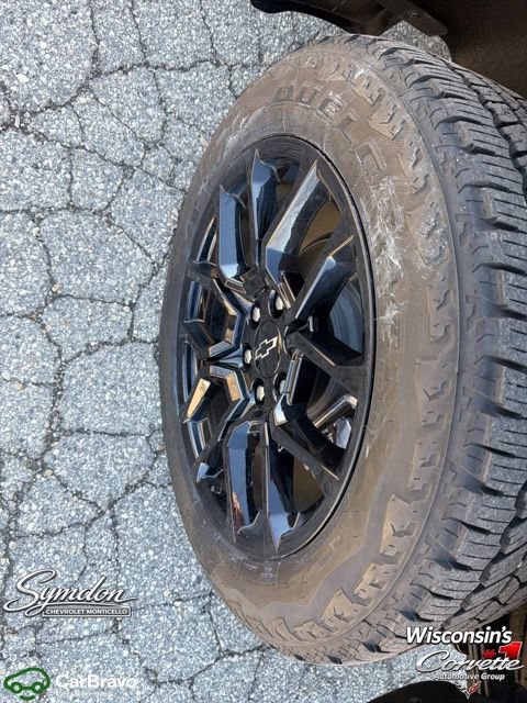 Used 2025 Chevrolet Colorado Z71 w/ Technology Package AWD/4WD image 25