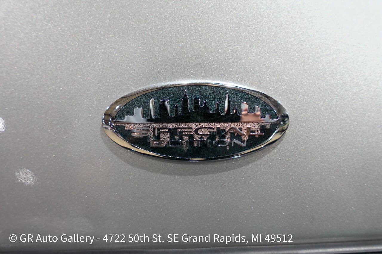 Used 2005 Buick Park Avenue Ultra FWD image 22
