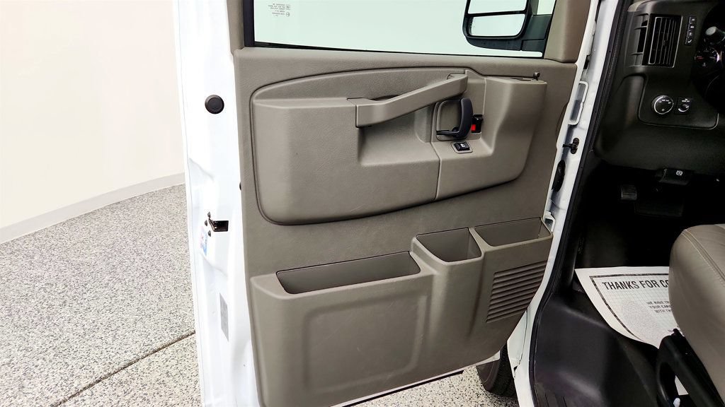 Used 2025 GMC Savana 3500 Extended RWD image 10