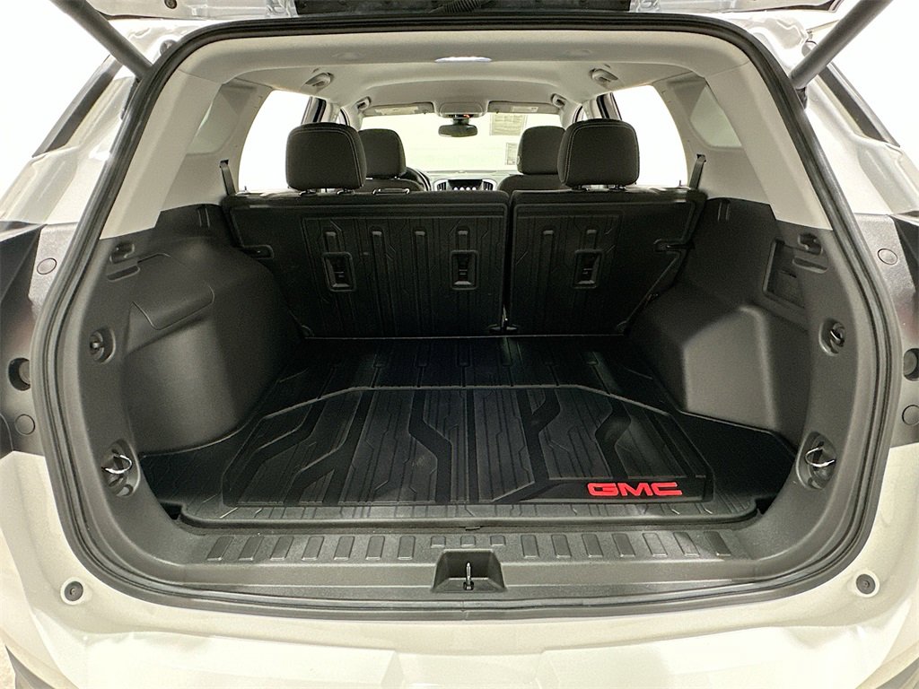 Used 2023 GMC Terrain SLE w/ Driver Convenience Package image 26