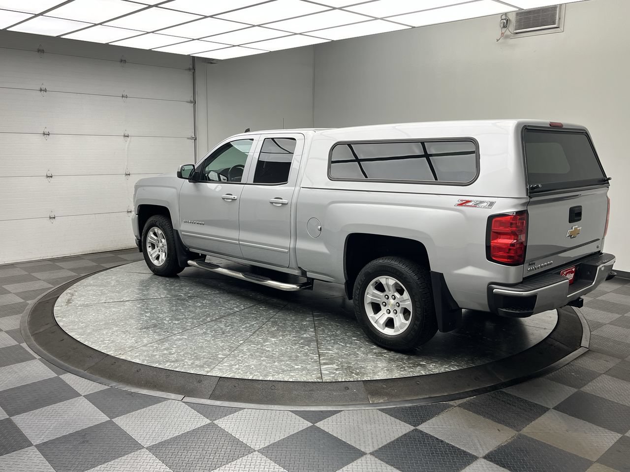 Used 2017 Chevrolet Silverado 1500 LT w/ All Star Edition AWD/4WD image 2