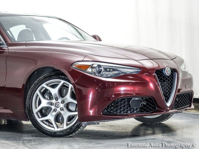 Used 2018 Alfa Romeo Giulia Ti AWD/4WD image 2