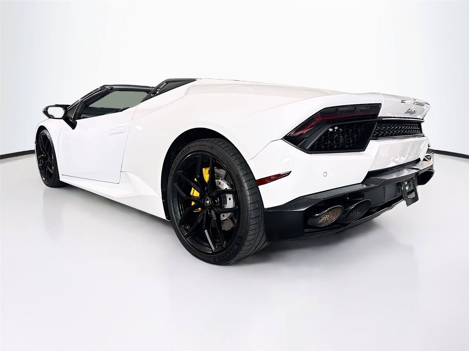 Used 2018 Lamborghini Huracan LP 580-2 RWD image 3
