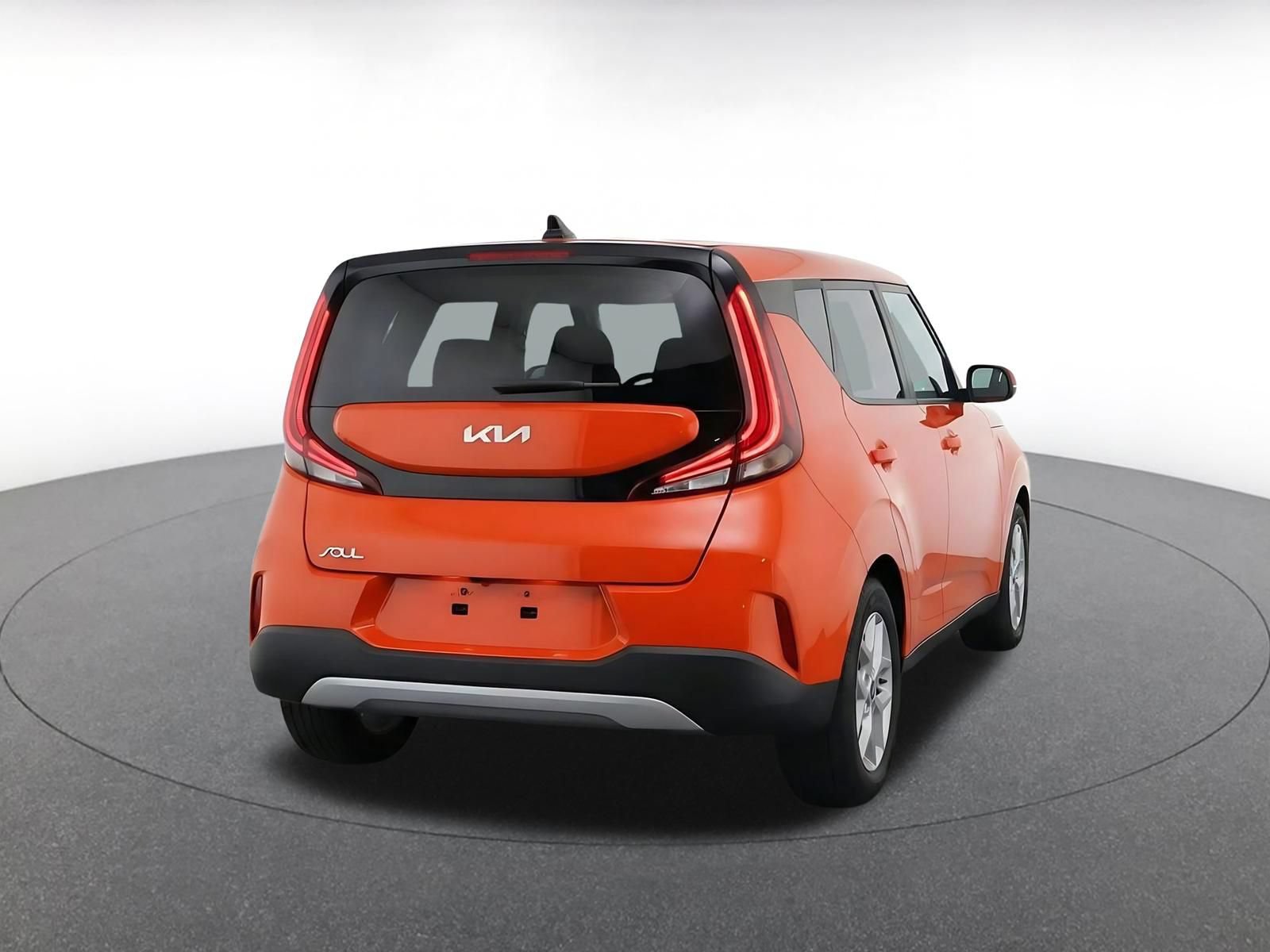 Used 2025 Kia Soul LX w/ LX Technology Package FWD image 8