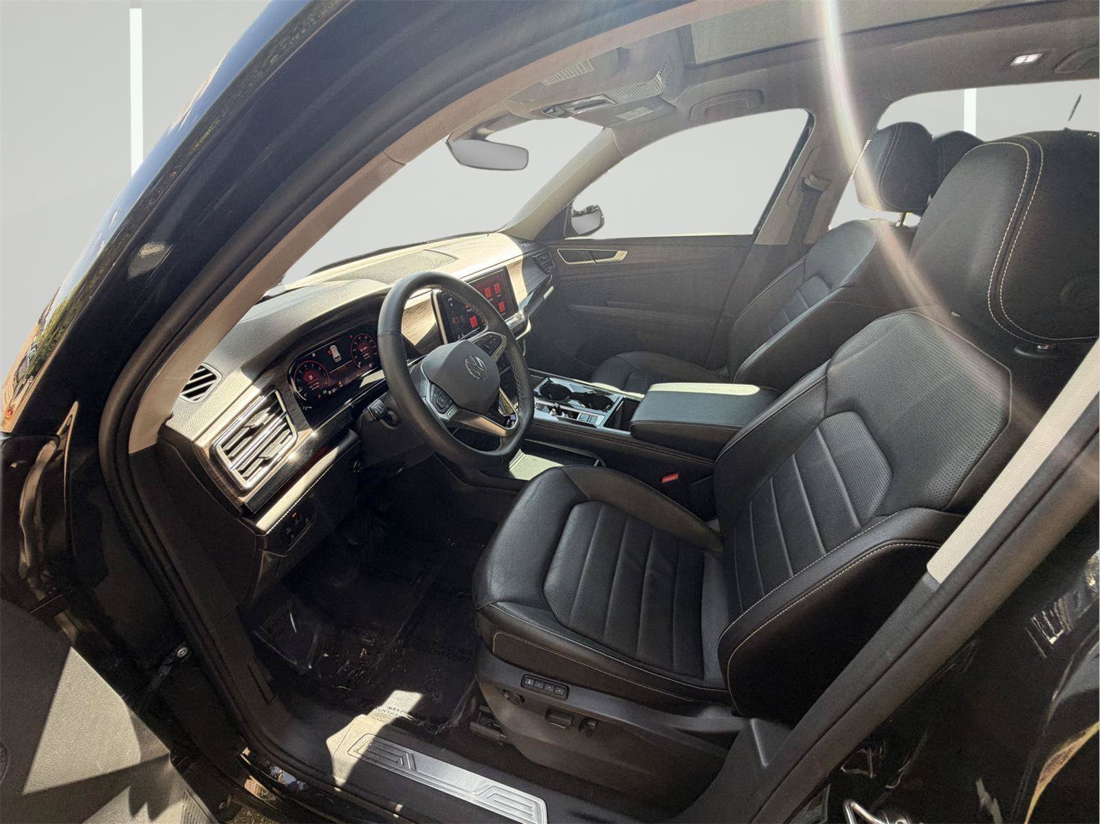 Used 2024 Volkswagen Atlas SEL AWD/4WD image 55