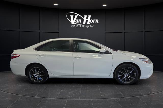 Used 2017 Toyota Camry XSE image 2