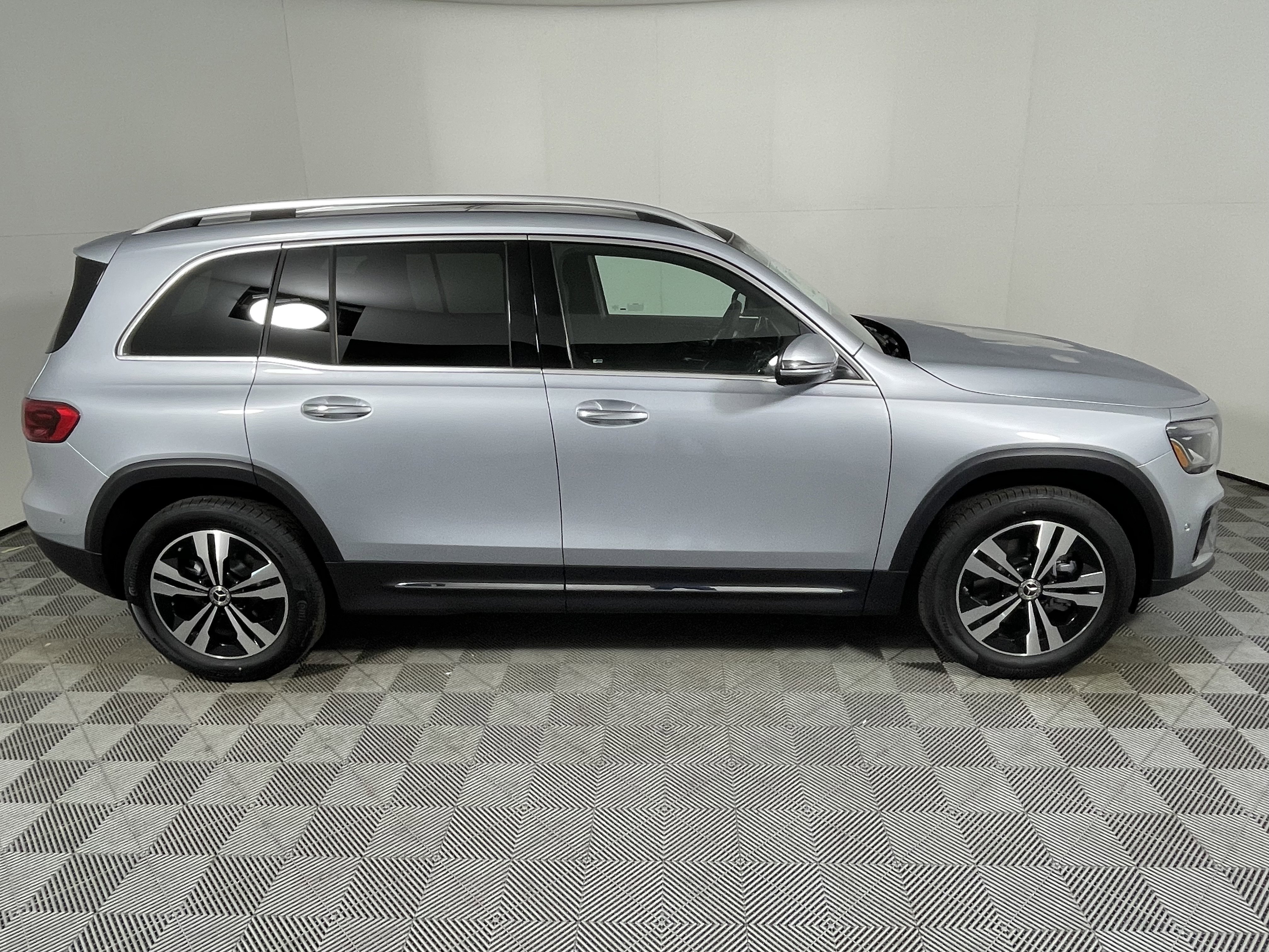 New 2026 Mercedes-Benz GLB 250 image 6