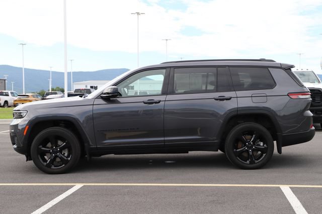 Used 2023 Jeep Grand Cherokee L Laredo AWD/4WD image 2