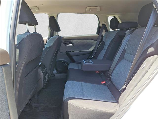 Used 2022 Nissan Rogue SV FWD image 16