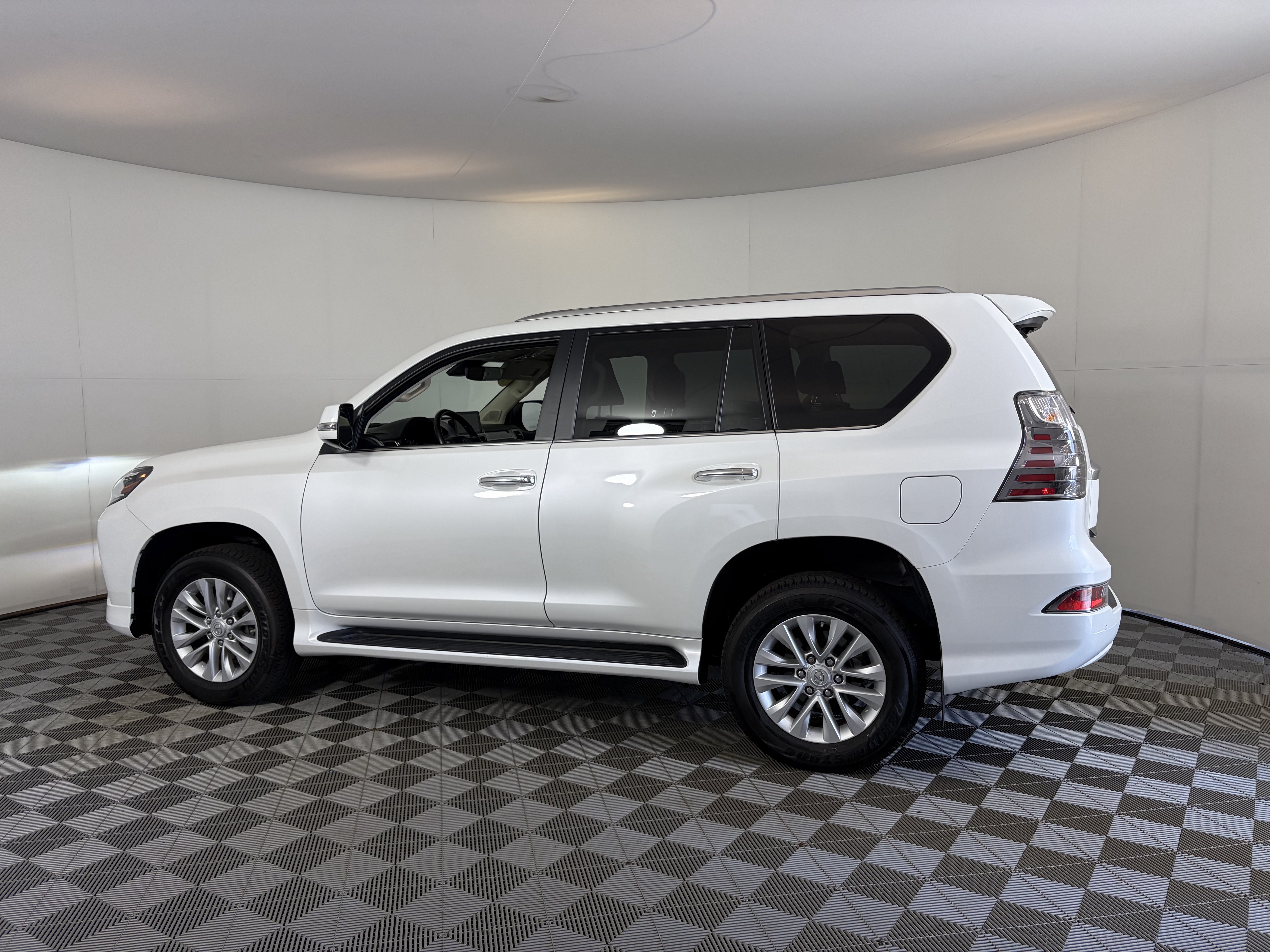 Used 2022 Lexus GX 460 Premium w/ Premium Package AWD/4WD image 8