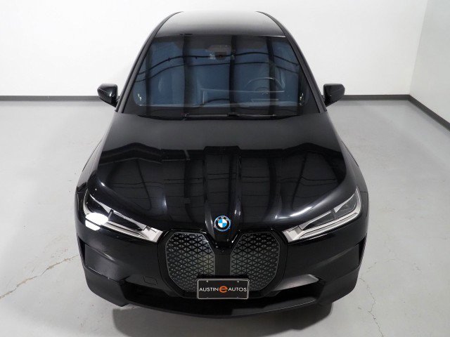 Used 2024 BMW iX xDrive50 w/ Premium Package image 11