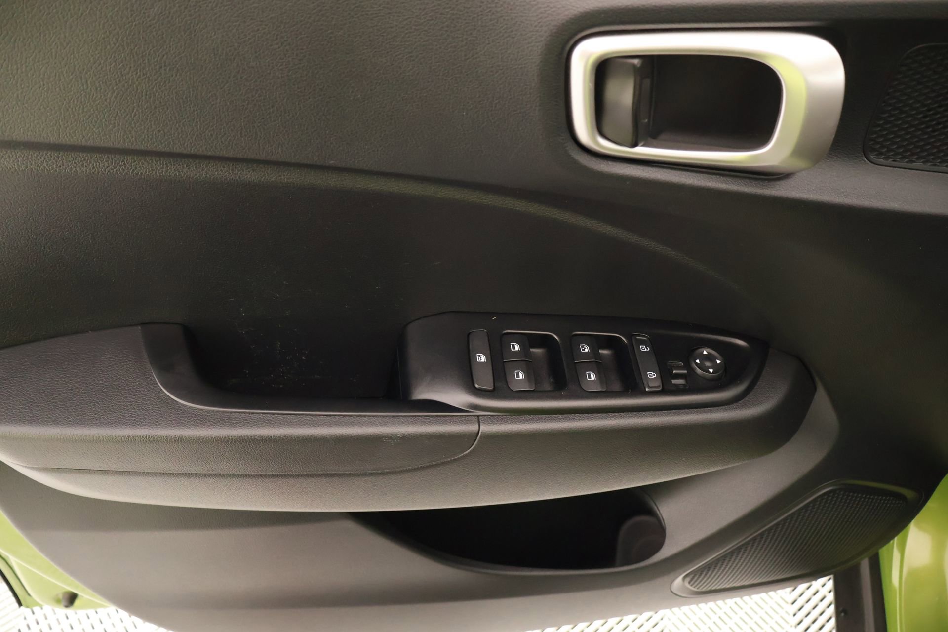 Used 2024 Hyundai Venue SEL FWD image 15