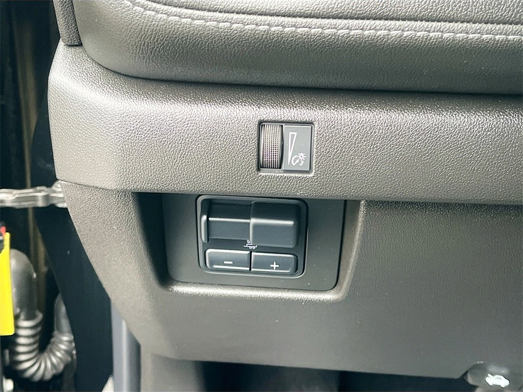 Used 2024 Chevrolet Colorado LT w/ LT Convenience Package III image 10