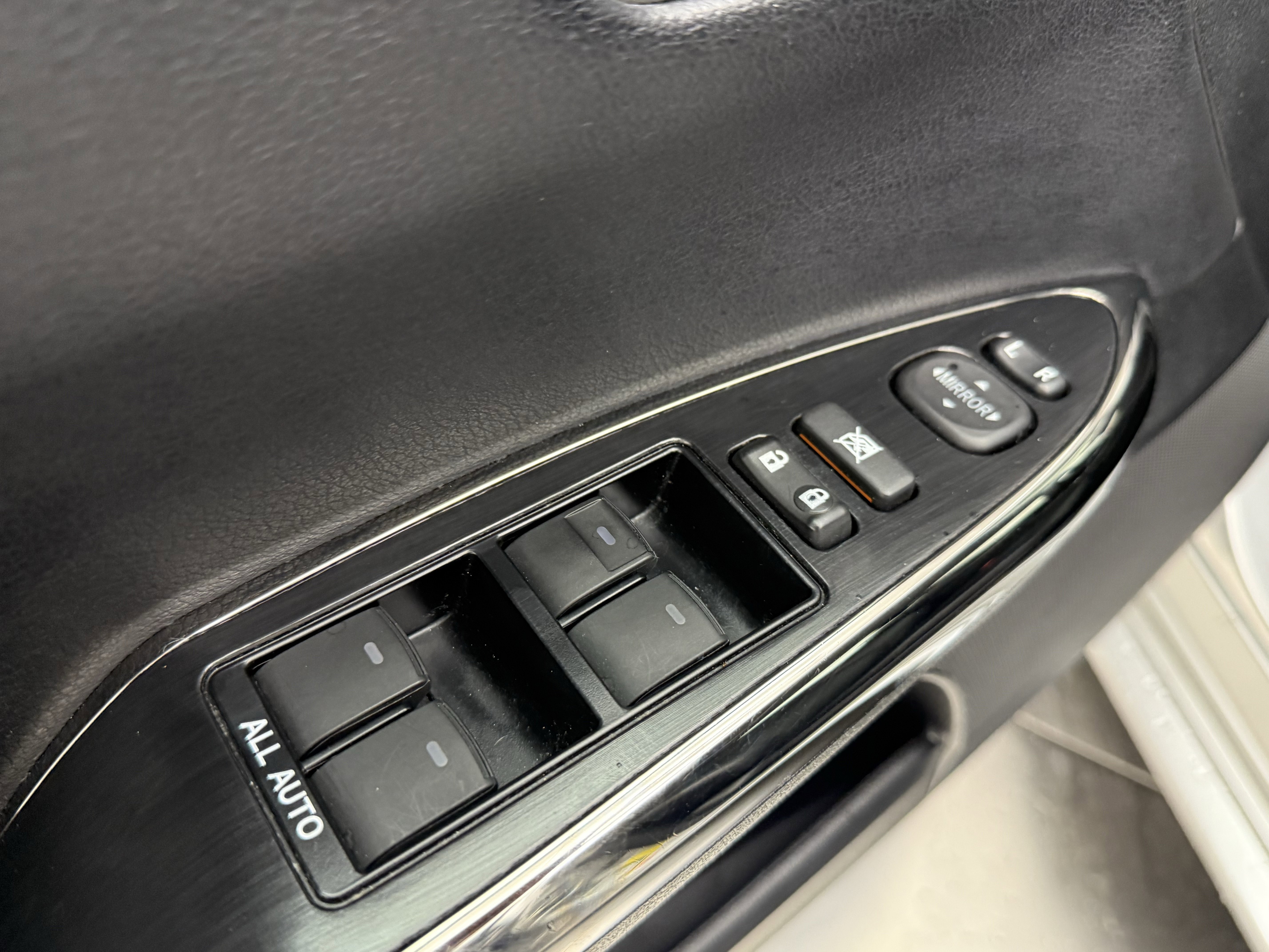 Used 2014 Toyota Avalon XLE image 11