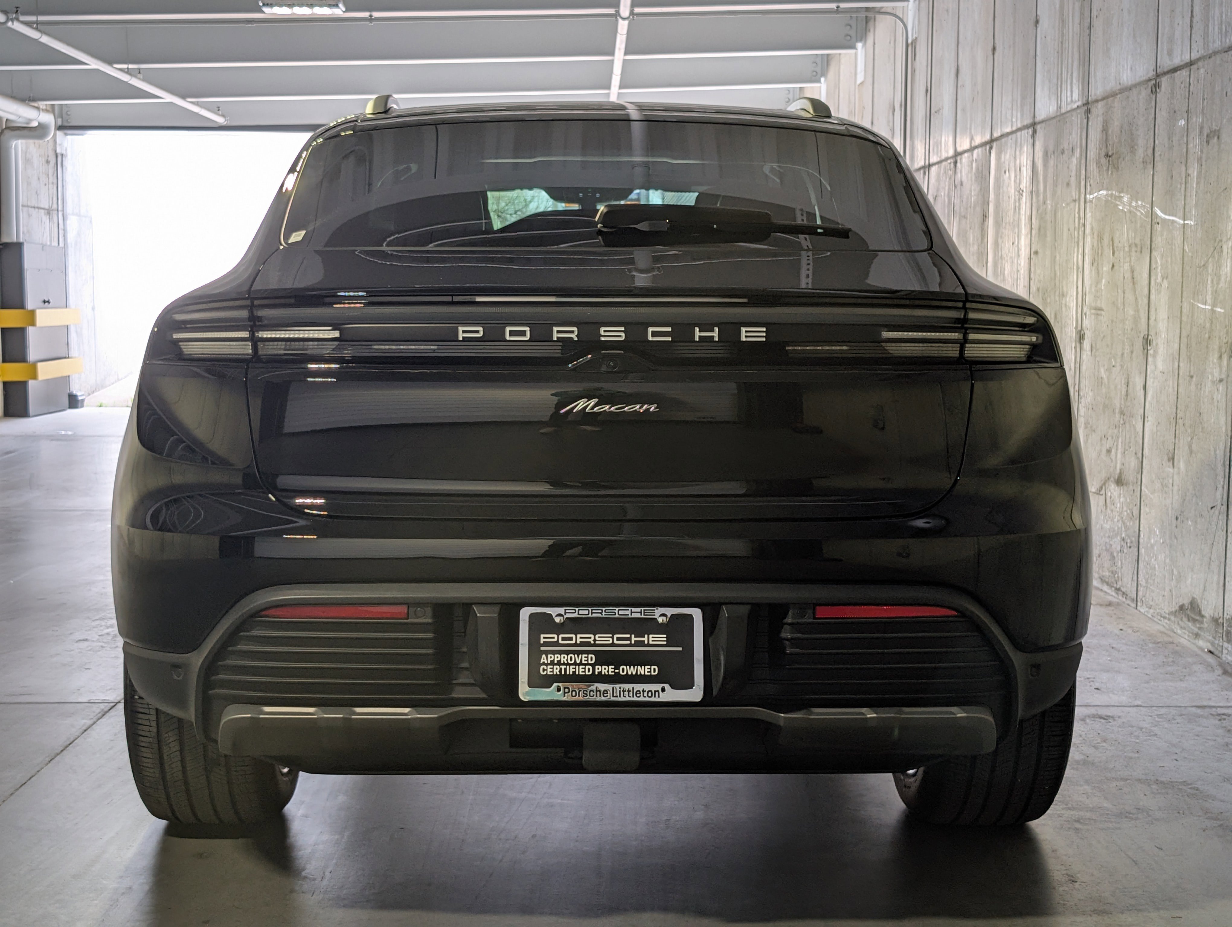 Certified 2025 Porsche Macan Electric image 8