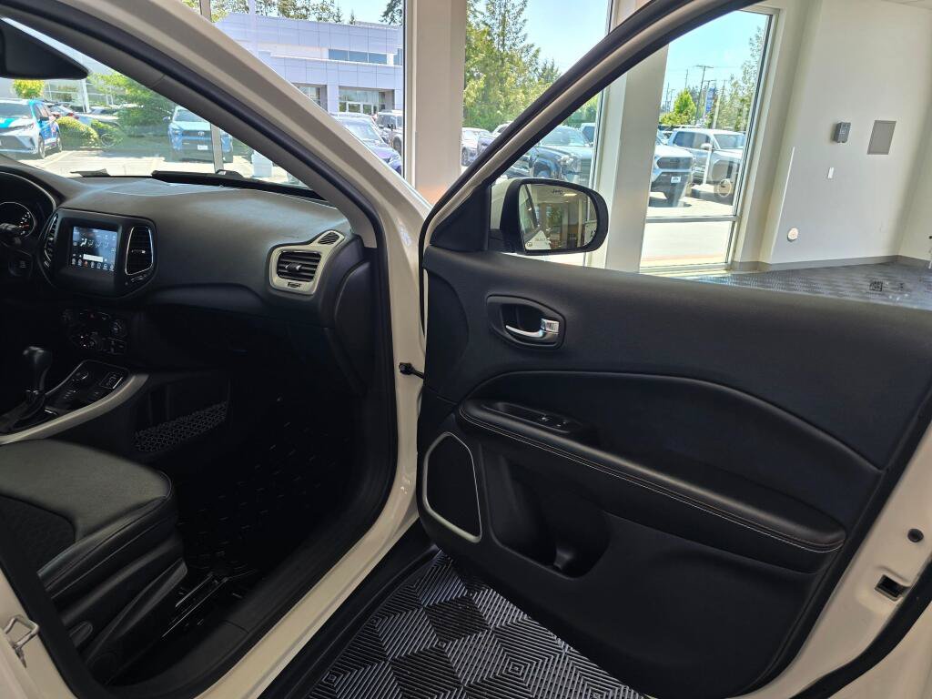 Used 2020 Jeep Compass Latitude AWD/4WD image 41