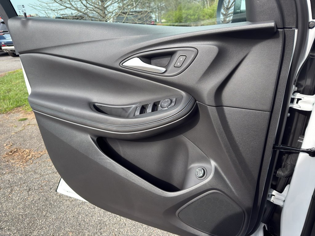 New 2026 Buick Encore GX Sport Touring image 9