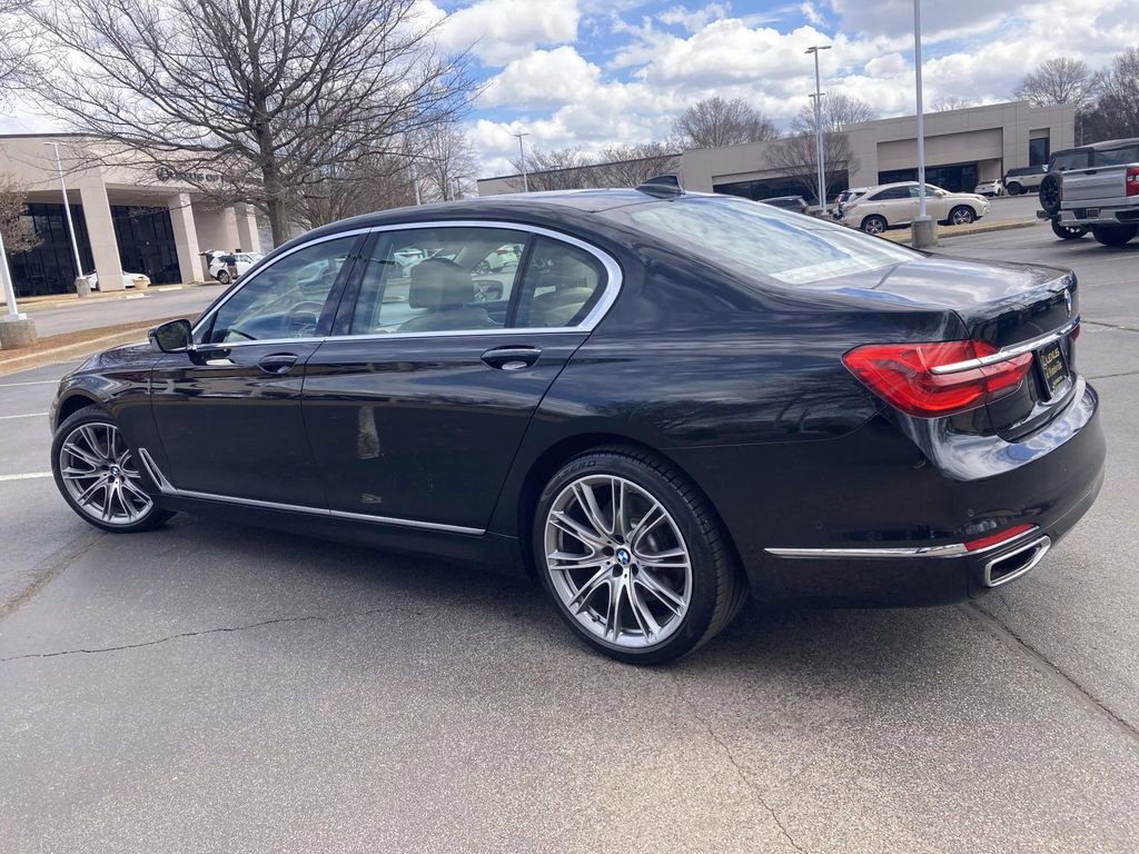 Used 2019 BMW 750i image 4