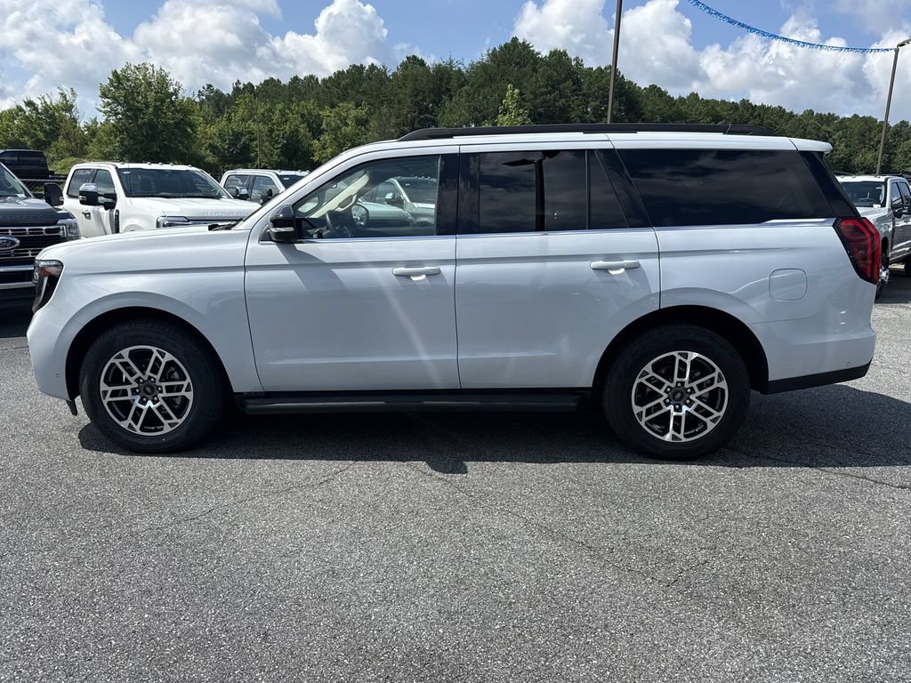 Used 2025 Ford Expedition Active AWD/4WD image 4