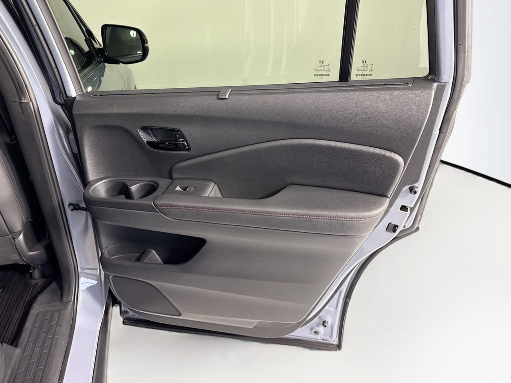 Certified 2025 Honda Passport Black Edition image 27
