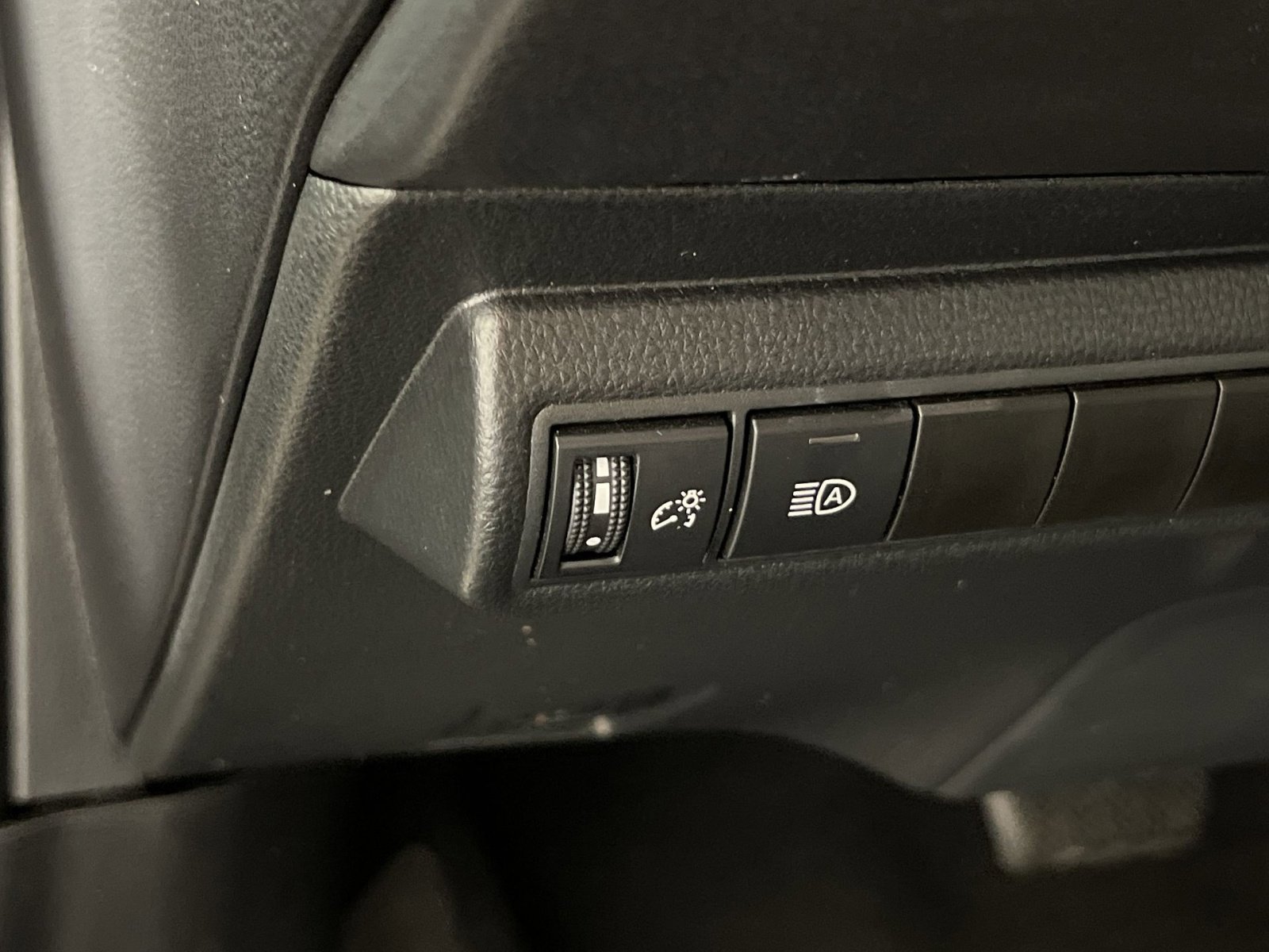 Used 2024 Toyota Corolla LE image 31