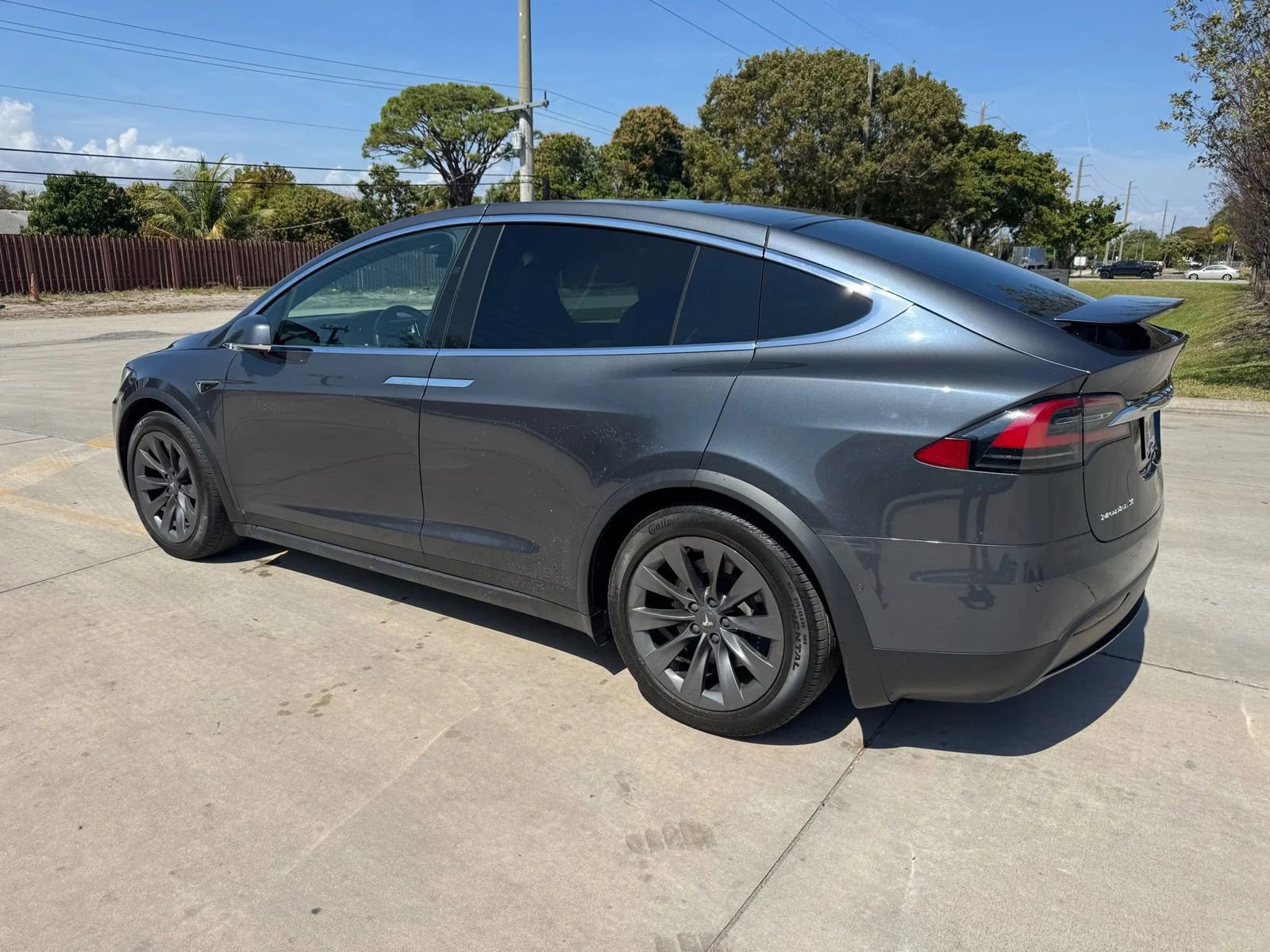 Used 2017 Tesla Model X 75D image 3