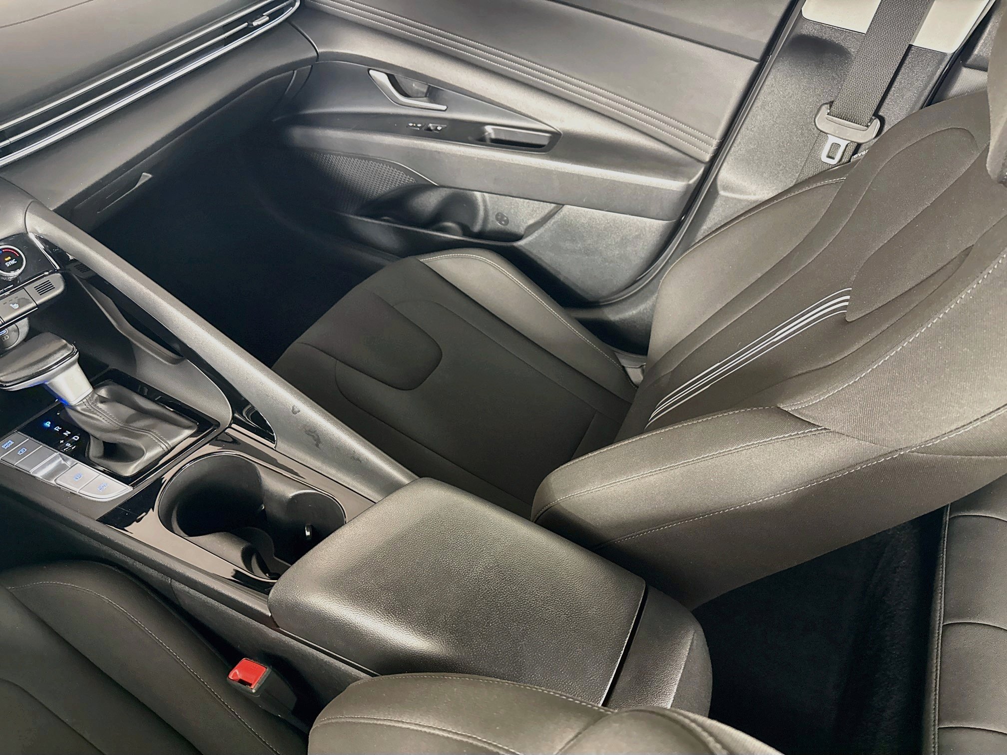 Used 2025 Hyundai Elantra SEL FWD image 29