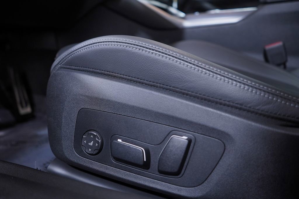 Used 2025 BMW 430i Coupe w/ M Sport Package image 17