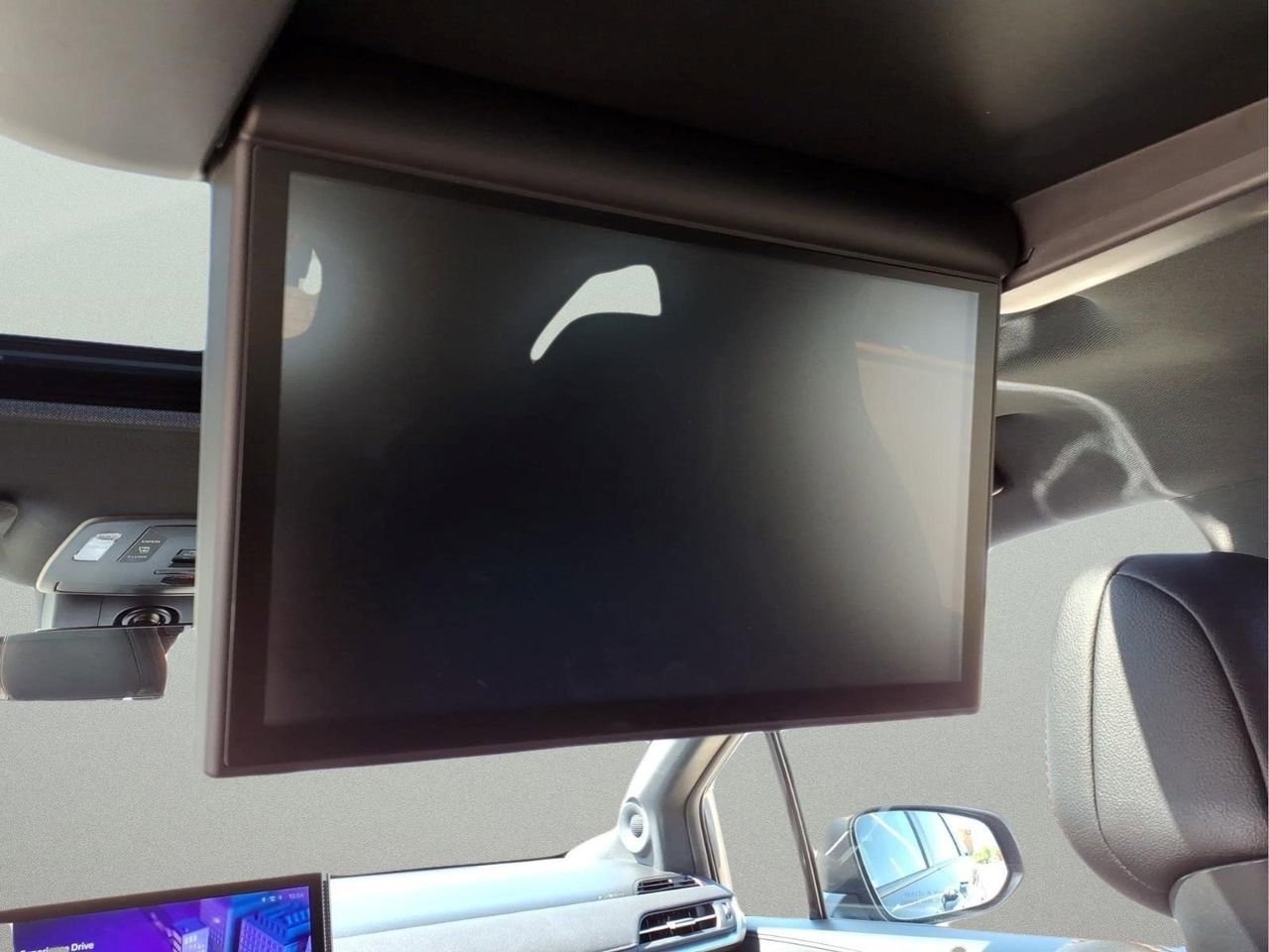 Used 2025 Toyota Sienna Platinum FWD image 15