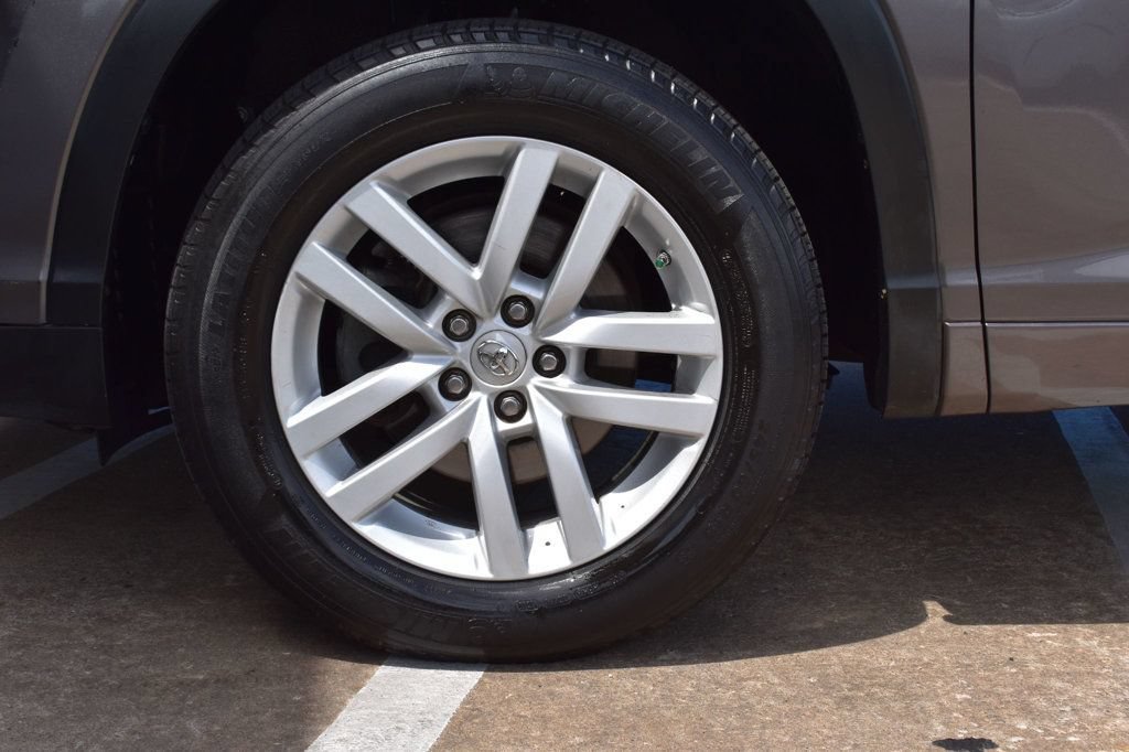 Used 2014 Toyota Highlander LE FWD image 11