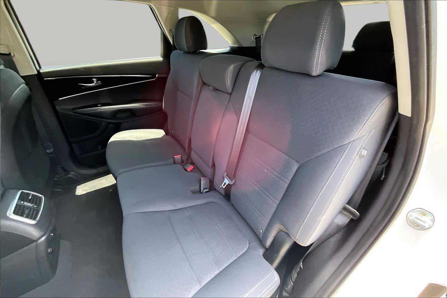 Used 2019 Kia Sorento FWD V6 image 17