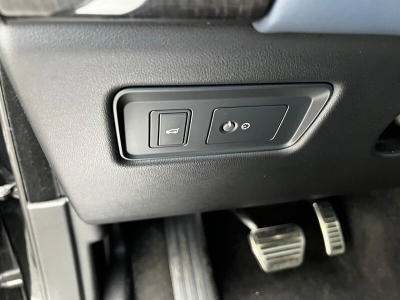 Used 2019 Land Rover Range Rover Sport Supercharged AWD/4WD image 34