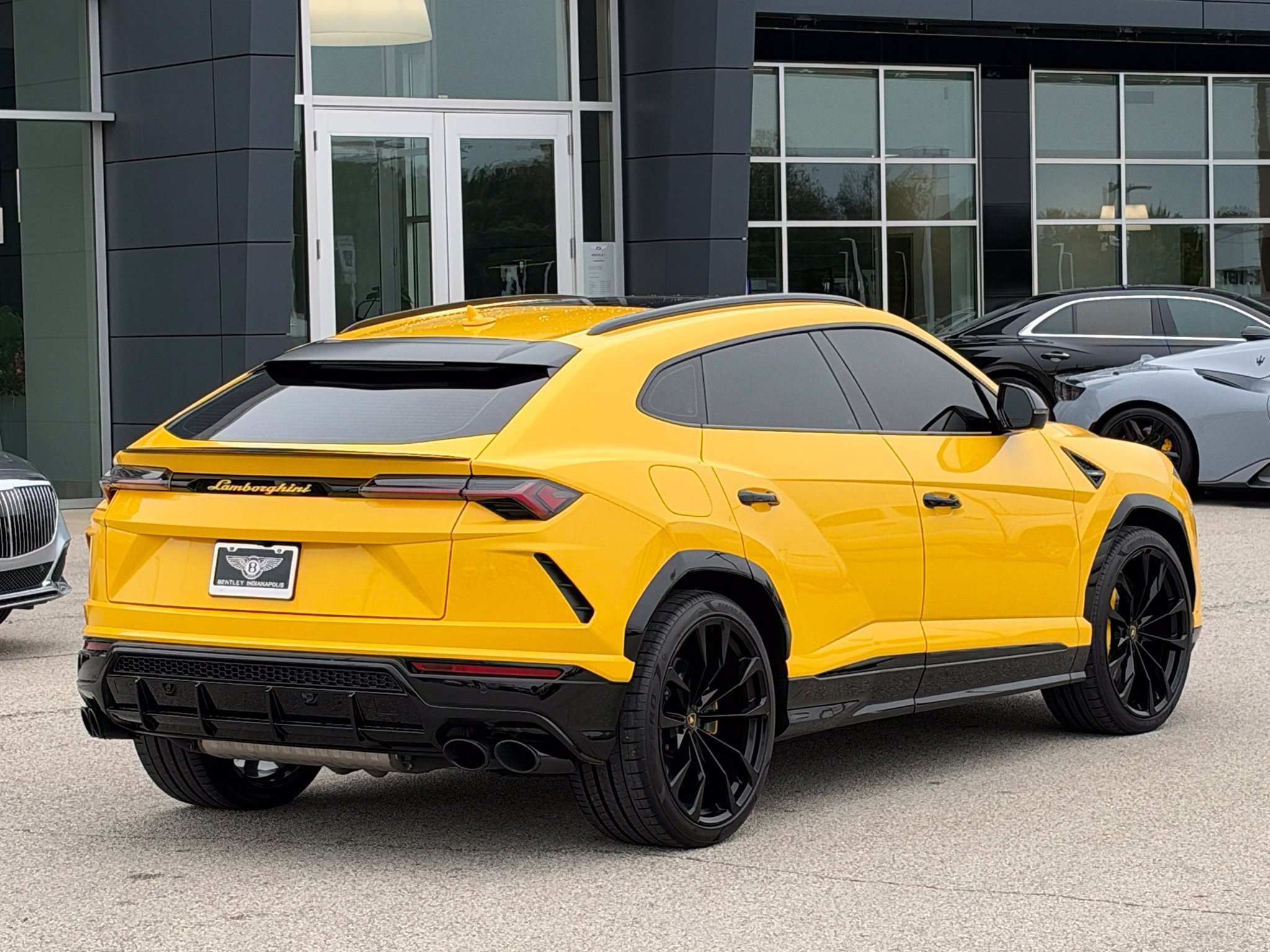 Used 2022 Lamborghini Urus AWD/4WD image 7