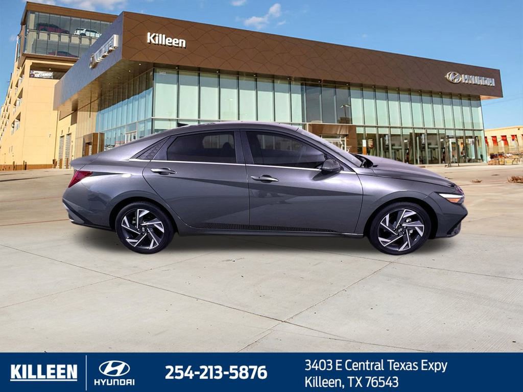Used 2025 Hyundai Elantra SEL FWD image 10