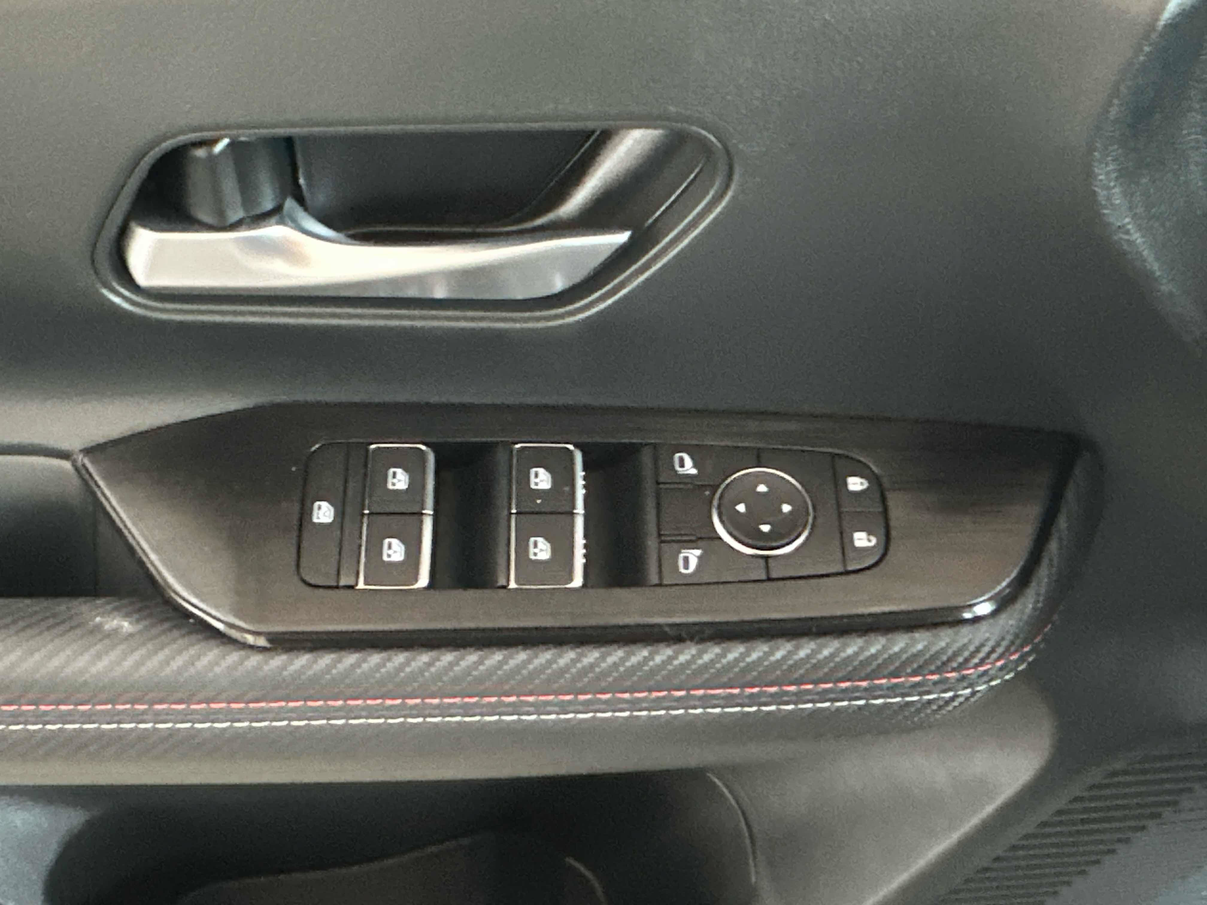 New 2025 Nissan Kicks SR AWD/4WD image 17