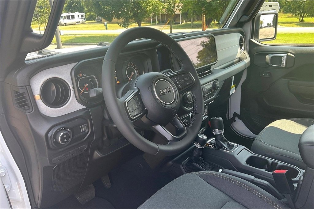 New 2025 Jeep Gladiator Sport image 6